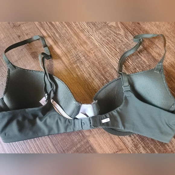 Victoria's Secret Green Tee Shirt Bra - Picture 4 of 9